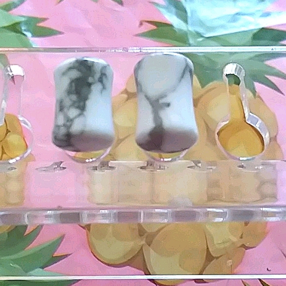 White Howlite Stone Plugs 8mm/0G๐ค๐๐ค - Picture 3 of 4